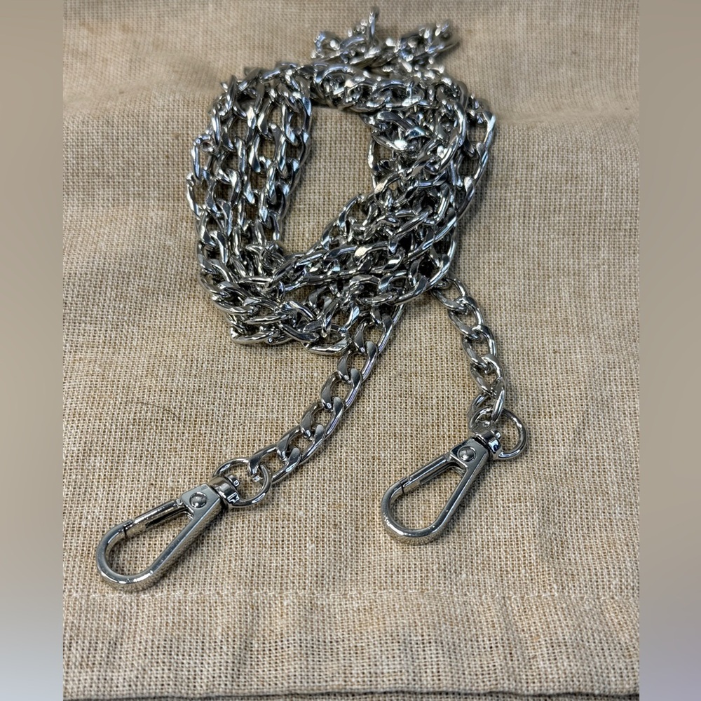 SILVER 47” Unbranded Crossbody chain
